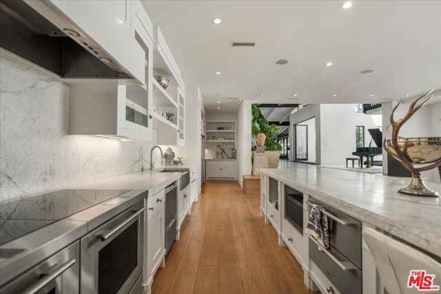 1100 Pine Drive, Beverly Hills CA: https://media.crmls.org/mediaz/f2c432d0-e2e5-4753-bea9-cabca54750e4.jpg