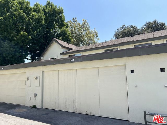 9652 Karmont Avenue, South Gate, California 90280, 4 Bedrooms Bedrooms, ,3 BathroomsBathrooms,Condominium,For Sale,Karmont,24426451