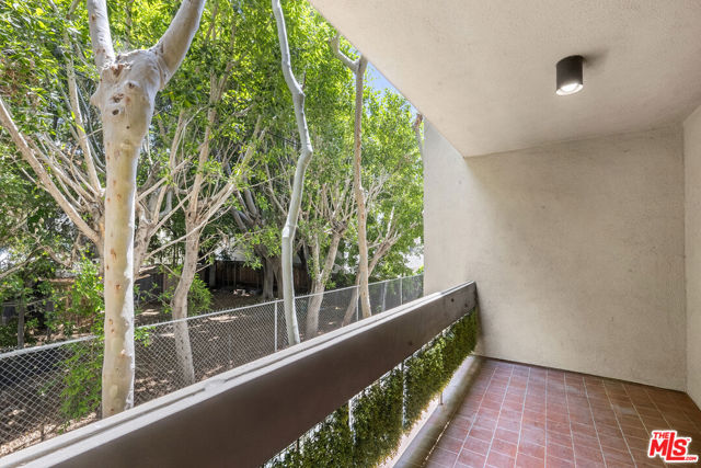750 N Kings Road, West Hollywood CA: https://media.crmls.org/mediaz/f2c5521c-5885-4e02-ab5f-0d07025a1f0d.jpg