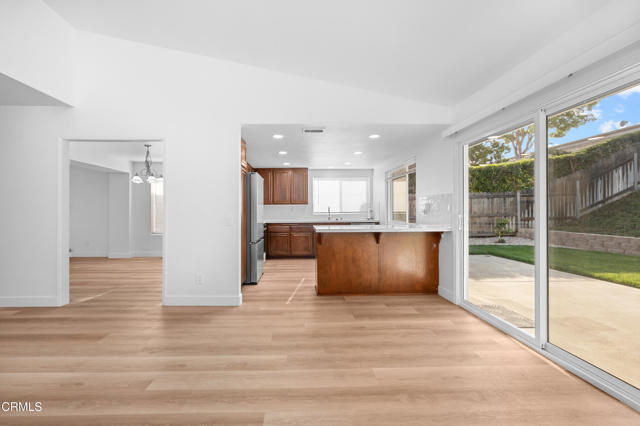Detail Gallery Image 16 of 49 For 2437 Kimberly Ave, Camarillo,  CA 93010 - 3 Beds | 2 Baths