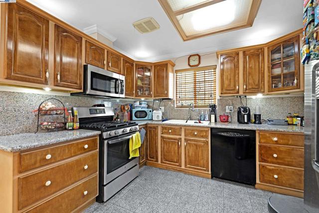 39672 Blacow Rd, Fremont CA: https://media.crmls.org/mediaz/f2c5b55d-a408-4dcd-b83f-ecd3dee6a545.jpg