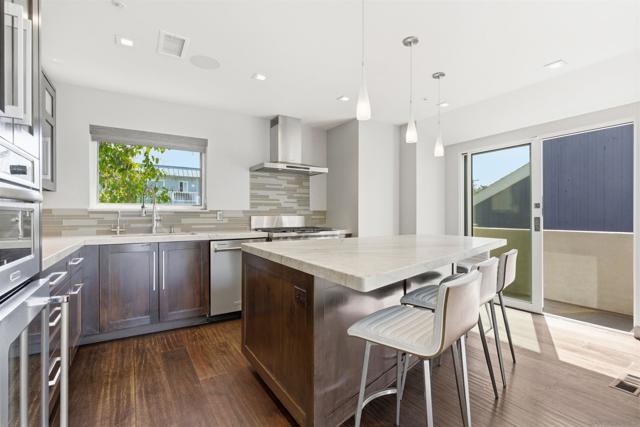 Image 14 of 60 For 2372 Oxford Ave