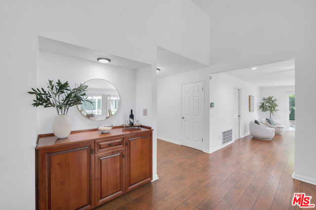 11700 Doral Avenue photo 4