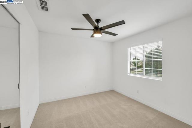 9193 Bungalow Way, Elk Grove CA: https://media.crmls.org/mediaz/f2c74a6c-d5fb-4f21-afe7-4afae2219108.jpg