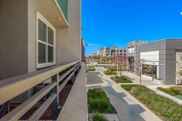 1821 Onyx Ln, Chula Vista CA: https://media.crmls.org/mediaz/f2c79420-2de8-4e3e-9745-dac9e507045a.jpg
