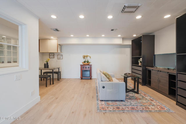 4524 Greengate Court, Westlake Village CA: https://media.crmls.org/mediaz/f2c7d821-f43a-4530-a2f1-41039b3db432.jpg