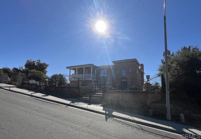 303 Amparo Drive, Escondido CA: https://media.crmls.org/mediaz/f2c7dd79-c6c4-4b52-8e5c-13ea752b163d.jpg