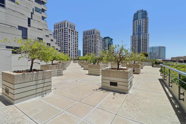 700 Front St, San Diego CA: https://media.crmls.org/mediaz/f2c7f1d5-86a9-489a-859c-d8a11c7de38d.jpg