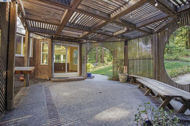 3 BLACKHAWK CLUB CT, Danville CA: https://media.crmls.org/mediaz/f2c86082-d4fd-49c2-a60f-64bc17d3a6aa.jpg