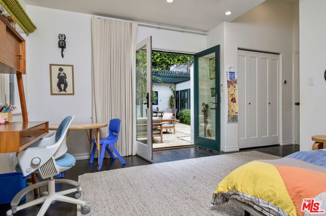 4277 Beck Avenue, Studio City CA: https://media.crmls.org/mediaz/f2c86b94-4eb2-45a1-be41-1f005a01c69e.jpg