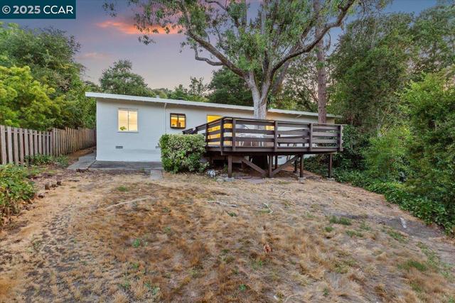 32 California Ave, Orinda CA: https://media.crmls.org/mediaz/f2c893f5-6056-4666-bbd4-efbc8413216c.jpg
