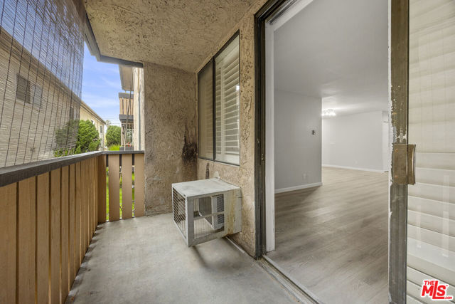 4170 Elm Avenue, Long Beach CA: https://media.crmls.org/mediaz/f2c8dddd-2f5a-49ef-8ab0-27a3de52e412.jpg