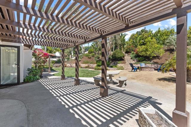 3565 Avenida Amorosa, Escondido CA: https://media.crmls.org/mediaz/f2c9ff5e-cd8f-4a4a-bfe4-562850fec60f.jpg