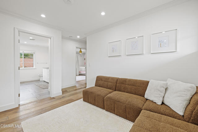 1581 Covington Avenue, Westlake Village CA: https://media.crmls.org/mediaz/f2cac26e-e576-40df-b684-fbb6fc49bc7c.jpg