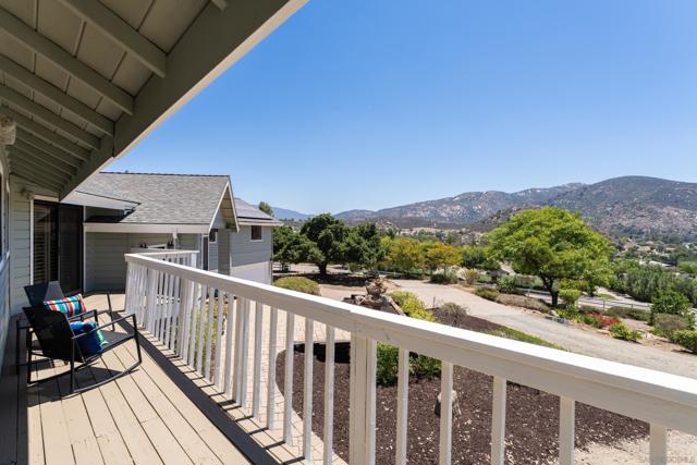 9844 Lorraine Ridge Trail, El Cajon CA: https://media.crmls.org/mediaz/f2cbb57c-cb04-43b5-9358-adfa1b62ce2e.jpg