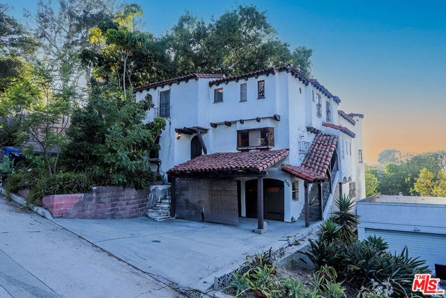 3131 & 3135 Oakcrest Drive, Los Angeles CA: https://media.crmls.org/mediaz/f2cbb9eb-9ba2-427f-9106-c66dc068a28e.jpg