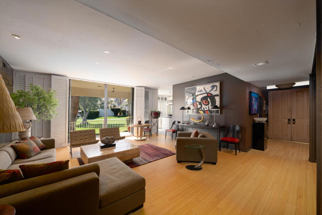 209 Desert Lakes Drive, Palm Springs CA: https://media.crmls.org/mediaz/f2cbc2ae-203e-4541-a397-691c3e596fca.jpg