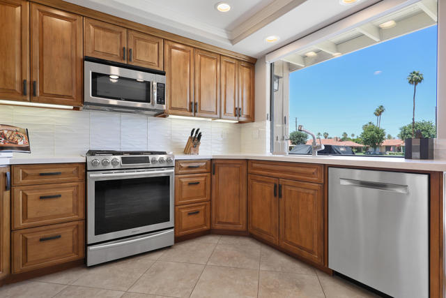 352 Villena Way, Palm Desert CA: https://media.crmls.org/mediaz/f2cbc2e9-e260-453b-8ec3-7edd071d130a.jpg