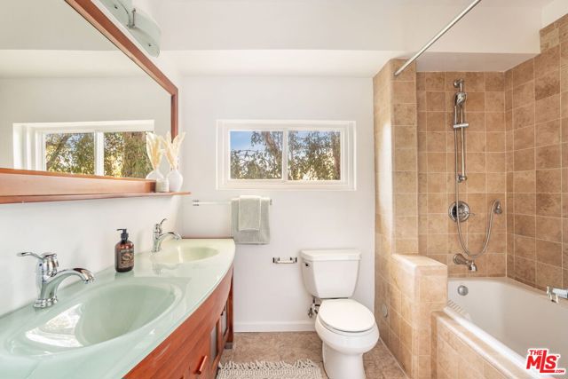 5108 Escobedo Drive, Woodland Hills CA: https://media.crmls.org/mediaz/f2cbc8ee-5e73-4574-a89b-4bfe38e42f58.jpg