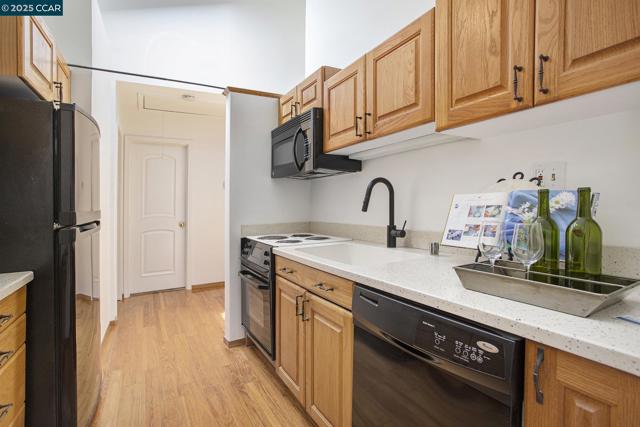 2075 Ascot Dr, Moraga CA: https://media.crmls.org/mediaz/f2cc45a6-1116-4308-bebf-391c4481e36f.jpg