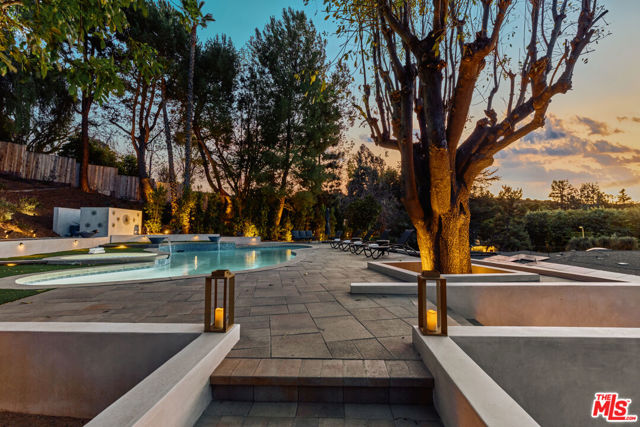 4430 Natoma Avenue, Woodland Hills CA: https://media.crmls.org/mediaz/f2cc7b07-b032-4cf3-9364-dac48dc95302.jpg