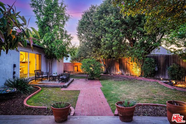 15241 Septo Street, Mission Hills (San Fernando) CA: https://media.crmls.org/mediaz/f2cc91c8-fdd0-4d87-9312-81c41970a86e.jpg