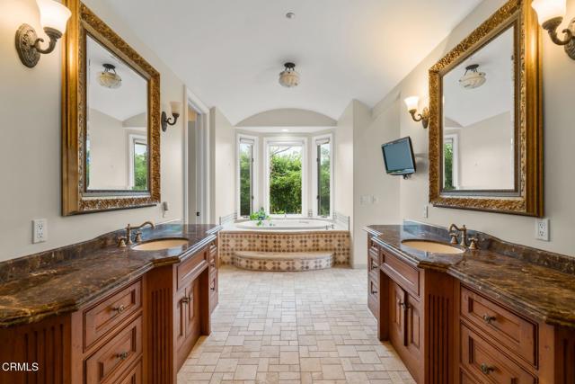 Detail Gallery Image 13 of 31 For 3243 Calle De Debesa, Camarillo,  CA 93010 - 6 Beds | 5/1 Baths