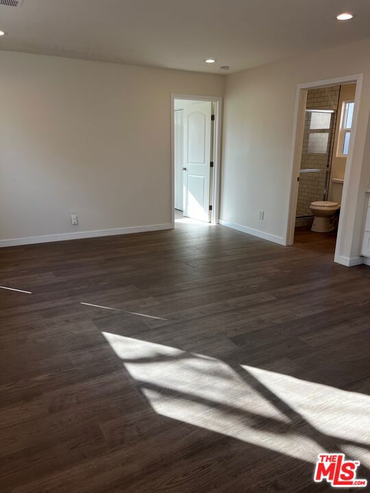 636 3/4 E 87th Street, Los Angeles CA: https://media.crmls.org/mediaz/f2ccd58b-d922-44e9-86da-359cffc1fa40.jpg