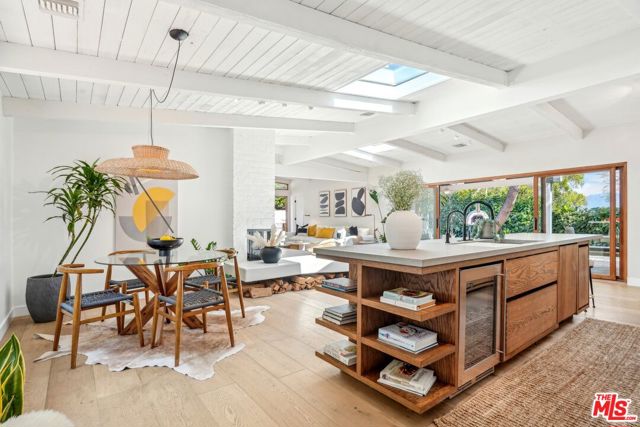 2145 Sunset Crest Drive, Los Angeles CA: https://media.crmls.org/mediaz/f2ccd9c4-1c8d-4f11-ace1-5ca83abef648.jpg