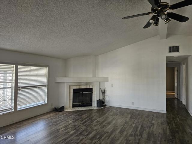 Detail Gallery Image 3 of 16 For 360 Ibsen Pl #129,  Oxnard,  CA 93033 - 3 Beds | 2 Baths
