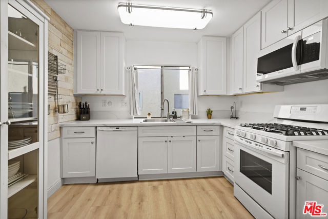 5245 Coldwater Canyon Avenue, Sherman Oaks CA: https://media.crmls.org/mediaz/f2cd4edc-e13c-4edb-81d8-a69c80f903ca.jpg