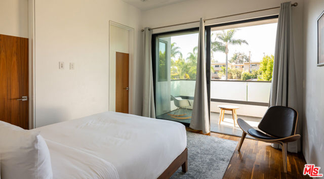 926 N Crescent Heights Boulevard, Los Angeles CA: https://media.crmls.org/mediaz/f2ceb556-b663-497d-9821-383646b85e45.jpg