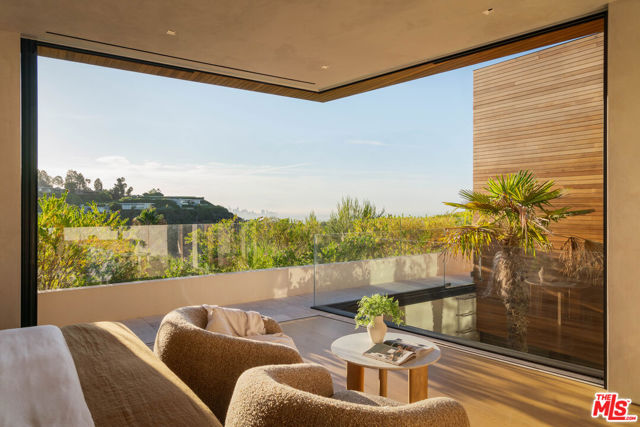 1520 Carla, Beverly Hills CA: https://media.crmls.org/mediaz/f2cebd03-6131-4e0a-a98e-08481541e5d3.jpg