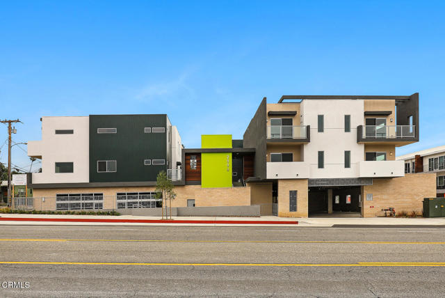 2000 Lake Avenue, Altadena CA: https://media.crmls.org/mediaz/f2cf83b4-c568-4c9c-8fc9-7d92e566b088.jpg