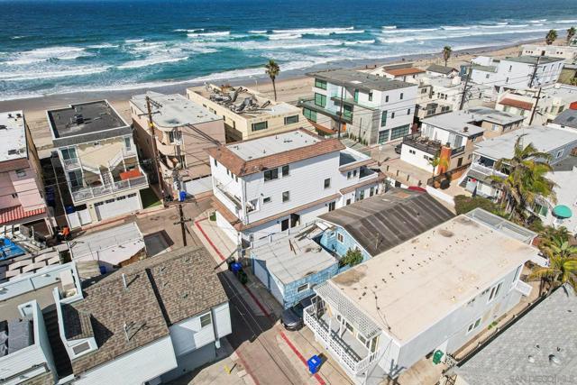 719 Jersey Ct, San Diego CA: https://media.crmls.org/mediaz/f2cfa634-711f-4068-bff6-7e05b901358c.jpg