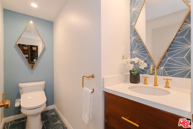 2055 Outpost Drive, Los Angeles CA: https://media.crmls.org/mediaz/f2d0362d-45ec-4e24-be8a-080ac6e7b092.jpg