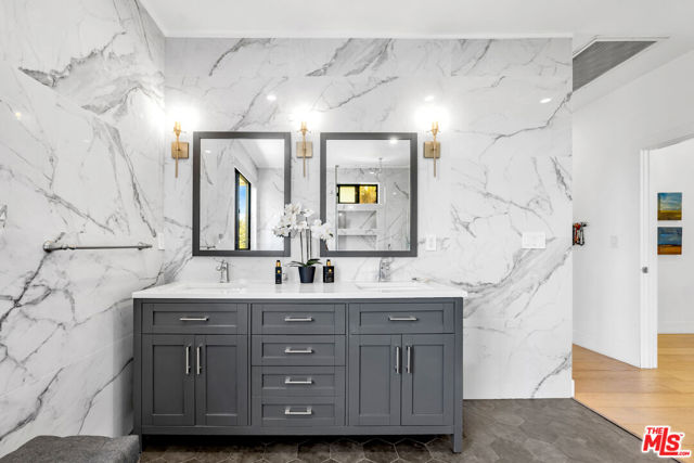 4841 Minden Place, Los Angeles CA: https://media.crmls.org/mediaz/f2d0709b-770a-4894-a4b3-73a46101f43b.jpg