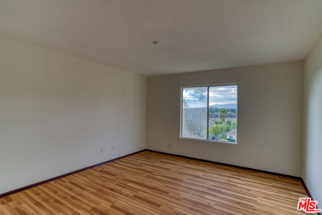 13103 Angeles Trail Way, Sylmar CA: https://media.crmls.org/mediaz/f2d09282-90ad-4ace-bd0c-e41e72556bc2.jpg