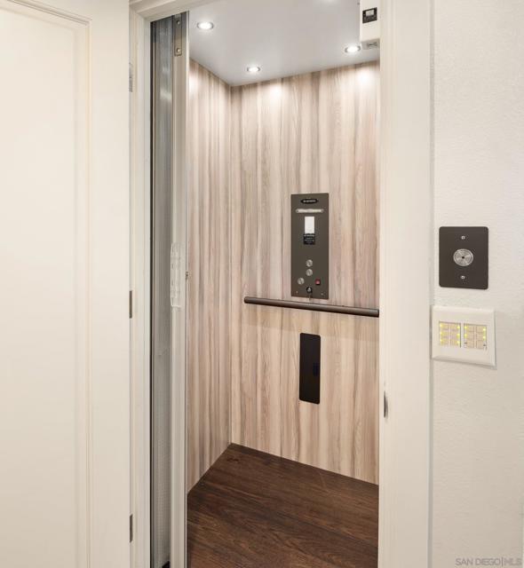 25 The Point, Coronado CA: https://media.crmls.org/mediaz/f2d0e3c8-b026-4fd7-8d1c-2eb111adbb43.jpg