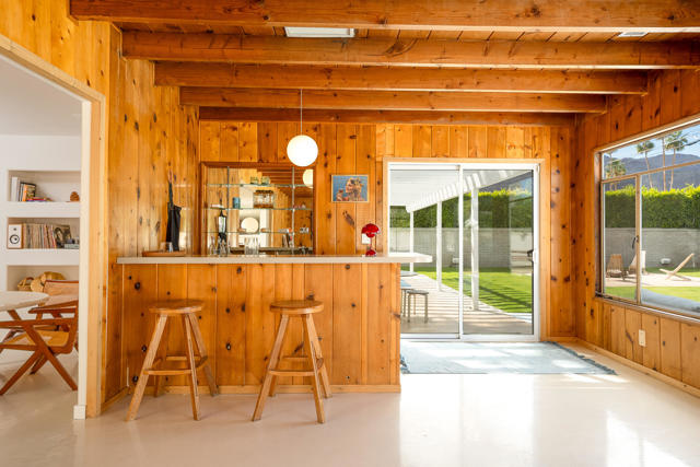 1022 E Mesquite Avenue, Palm Springs CA: https://media.crmls.org/mediaz/f2d12df6-9f37-4169-bad7-96fdb91b187f.jpg