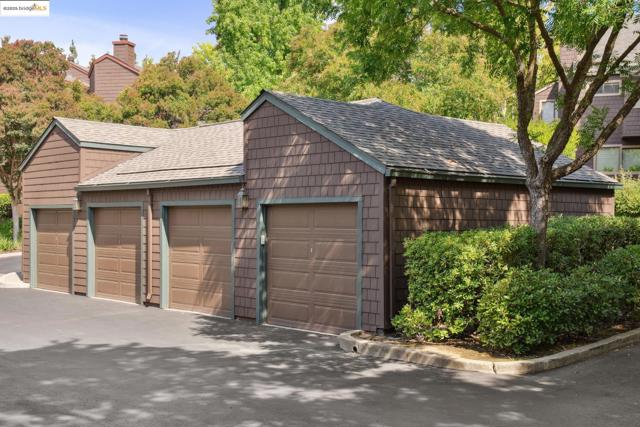 5 Harwich Walk, Pleasant Hill CA: https://media.crmls.org/mediaz/f2d2575c-745e-4643-9e8a-4b42cf22a726.jpg