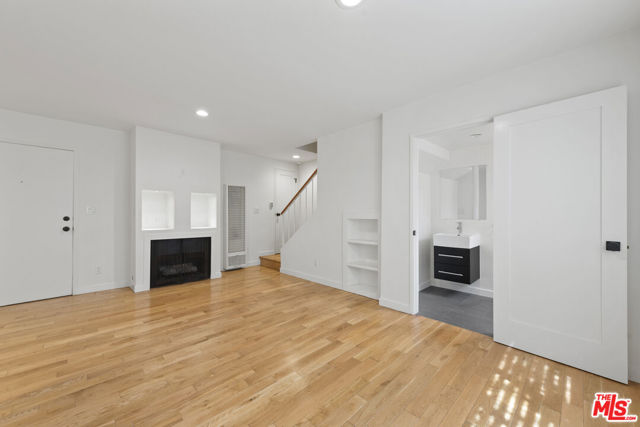 1807 Oak Street photo 2