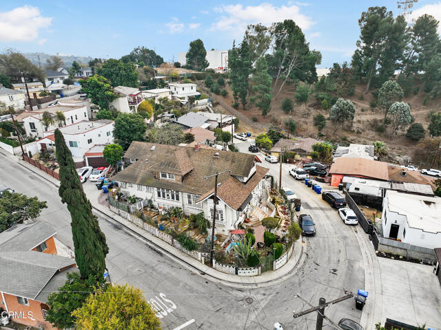 1324 Volney Drive, Los Angeles CA: https://media.crmls.org/mediaz/f2d35408-accf-4d46-bdff-3a137a294939.jpg