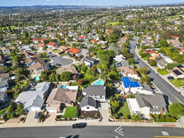 24611 Spadra Ln, Mission Viejo CA: https://media.crmls.org/mediaz/f2d378fb-931f-4d76-8f25-81c6fd89ee6f.jpg