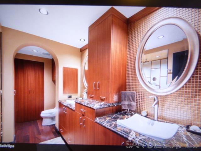 100 Harbor Dr, San Diego CA: https://media.crmls.org/mediaz/f2d393f1-01c8-44c0-8789-07fc2a1bef2b.jpg