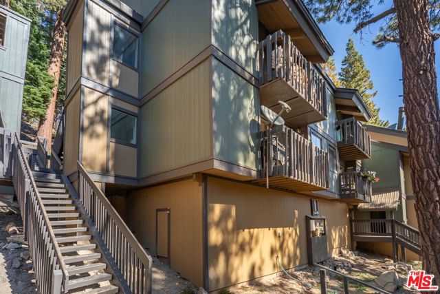 1629 Majestic Pines Drive, Mammoth Lakes CA: https://media.crmls.org/mediaz/f2d453d1-7f5f-4aeb-bb41-b3e3922aba08.jpg