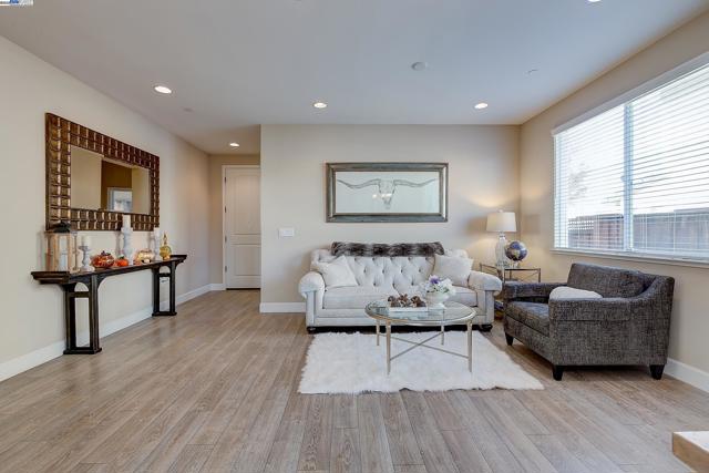 Image 4 of 60 For 2394 Amantea Way