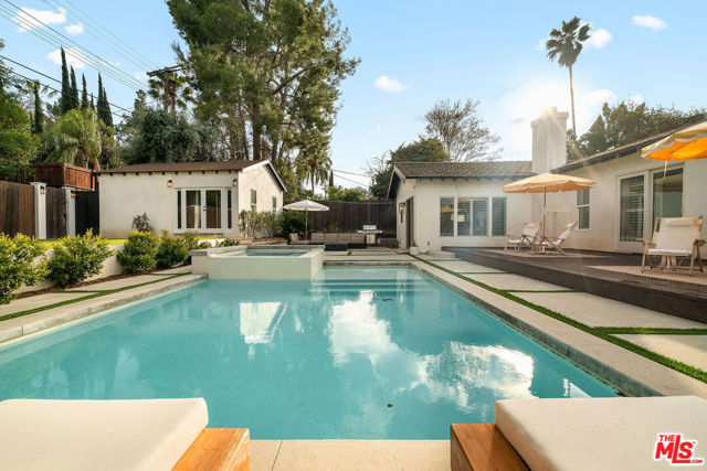 20212 Oxnard Street, Woodland Hills CA: https://media.crmls.org/mediaz/f2d53e7e-a2da-49a6-955b-c0c1535b6d7e.jpg