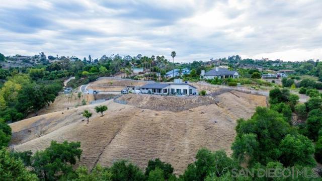 1615 Vista Del Lago, Fallbrook CA: https://media.crmls.org/mediaz/f2d62abf-adb5-4230-9a10-3d0782b78a36.jpg
