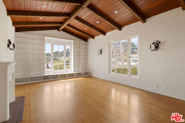 6856 Los Altos Place, Los Angeles CA: https://media.crmls.org/mediaz/f2d696f9-6af7-4531-baeb-c0471b910f73.jpg